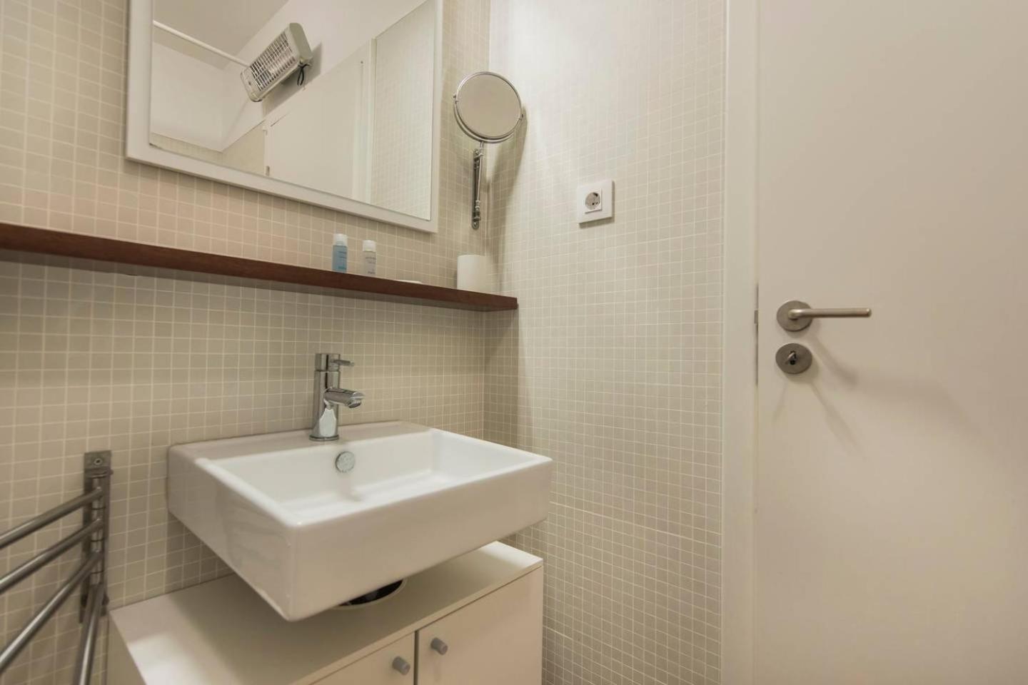 Comfortable Apartment In Campo Pequeno Lisbon Exterior photo